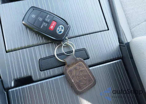 2025 Toyota Sienna Le из США, поврежденный, VIN 5TDBSKFC9SS156912